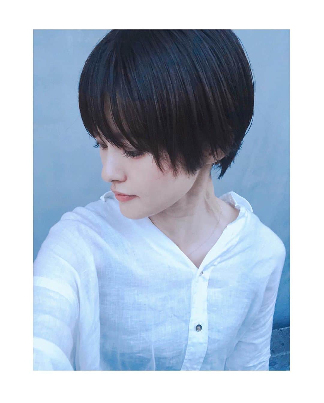 昆夏美のインスタグラム：「. New hair🧒🏻 . こんなに短いのは 小学生の時以来じゃないかなー まず一番言いたいことは 「シャンプーが楽すぎて笑っちゃう🤣」」