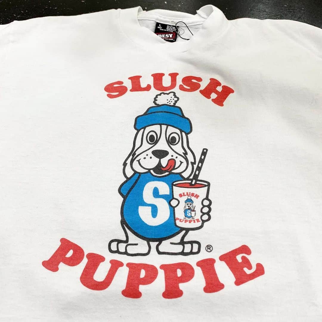ジャムルさんのインスタグラム写真 - (ジャムルInstagram)「80's～ SLUSH PUPPIE ¥3900+tax  近年、注目を集めているのが企業系のTシャツ。 中でも、PC関連や飲料系は常に人気の高いカテゴリー。  こちらはアメリカではお馴染みのフローズンドリンク、スラッシュ・パピーのTシャツ。 トレードマークの犬のキャラクターが可愛い1枚です！ .  WEB SHOPに入荷しております。 是非ご覧ください。 jammru.com  #お問い合わせはお電話で承ります #jammru #osaka  #fashion  #streetstyle  #streetfashion  #vtg  #vintage  #used  #usedclothing  #古着 #古着屋 #ファッション #70s #80s #90s #ご来店の際はマスクの着用をお願い致します」6月17日 14時58分 - jammru