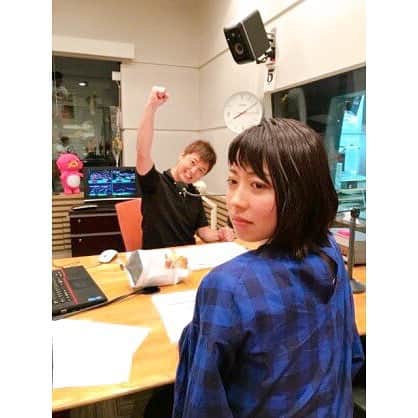 小塚舞子のインスタグラム：「いつぞやのこの写真。 いつぞやの相方さん。 まぁ元気でいるでしょうけど 生存確認、お互いに。 ってことで たつをさんとインスタライブします！ 20日土曜日16時から。 あれだけいつがいいですか？って聞いといて、自分の都合でごめんなさい。  よければ質問なども募集します！ お暇な時間と重なればぜひ！」