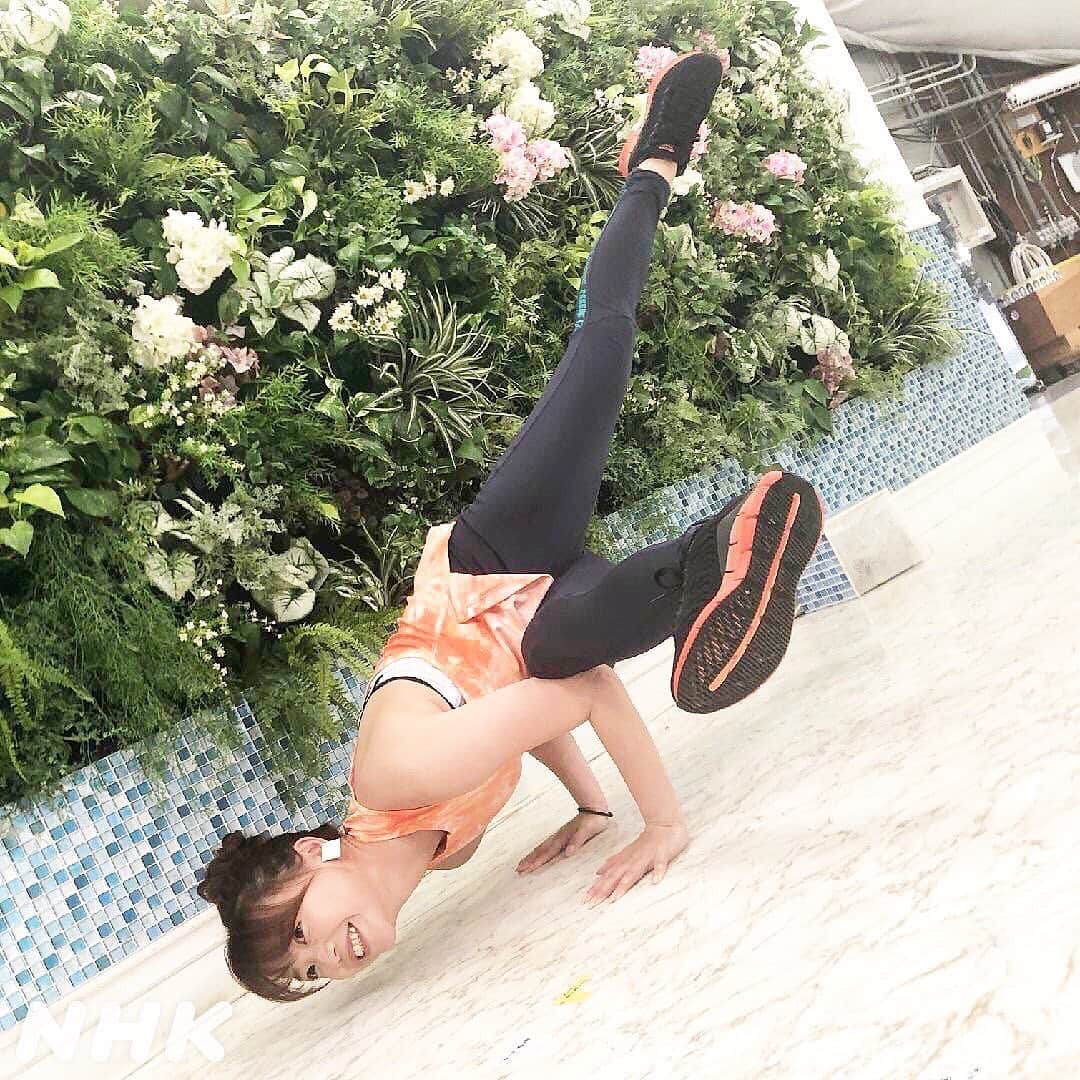 あさイチさんのインスタグラム写真 - (あさイチInstagram)「大吉さん、戦士のポーズ決まってます！🧘‍♀️ ﻿ あさイチオリジナルヨガのやり方は 番組HPとNHK公式YouTubeチャンネルで☑️ ﻿ ﻿ #ヨガ #🧘‍♀️ #🧘‍♂️ #yoga #おうちヨガ #ヨギー #ヨギーニ #戦士のポーズ #踊り子のポーズ #しかばねの申し子 #カラスのポーズツイストバージョン #自信のない方はマネしないでください #三科絵理 さん #京乃ともみ さん #博多大吉 さん #nhk #あさイチ #8時15分から」6月17日 15時19分 - nhk_asaichi