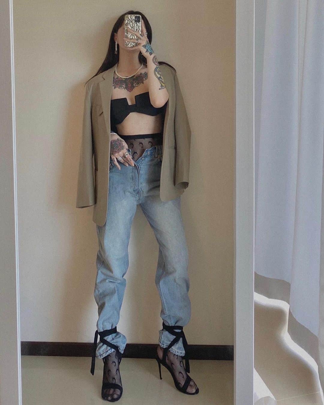Abby Chenのインスタグラム：「🖤🤍」