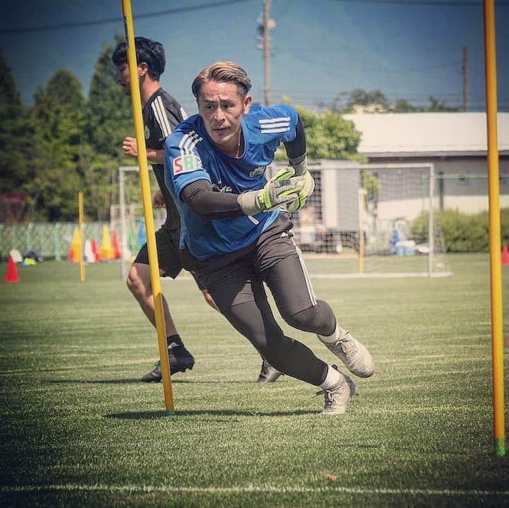 村山智彦のインスタグラム：「ㅤㅤㅤㅤㅤㅤㅤㅤㅤㅤㅤㅤㅤ Good training. with まこちゃん。 ㅤㅤㅤㅤㅤㅤㅤㅤㅤㅤㅤㅤㅤ #松本山雅 #白木誠  @adidastokyo  @adidasfootball」