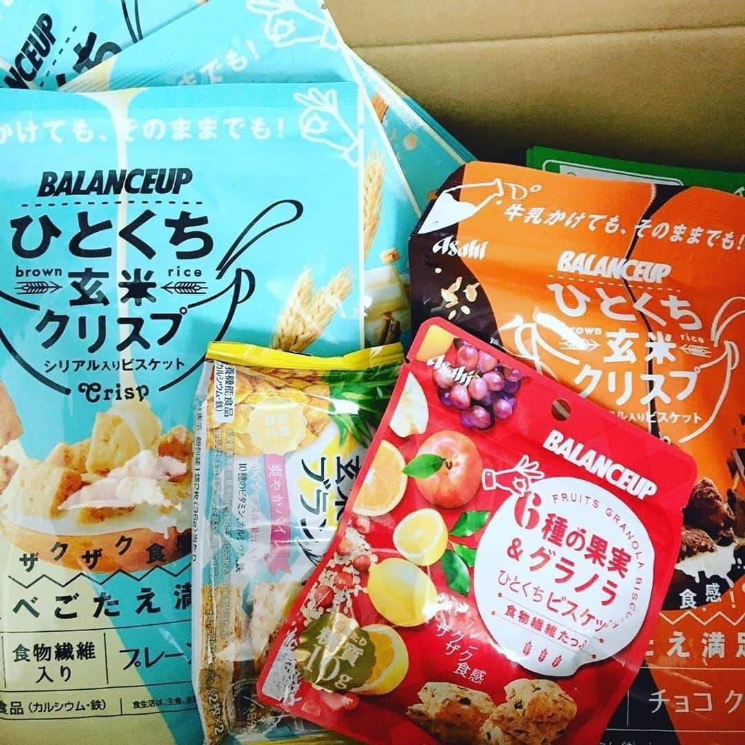 サンプル百貨店さんのインスタグラム写真 - (サンプル百貨店Instagram)「食物繊維たっぷりで小腹が空いた時でも安心して食べられる栄養機能食品が勢揃い💕 😆アサヒグループ食品 5種セット😆 ・ サンプル百貨店公式Instagramアカウントでは  #サンプル百貨店 や @3ple_dept を投稿文に つけてくれたみなさまの投稿を リポストしてご紹介しております* ・ ---------------------------- @mofemofe_t さん  サンプル百貨店をご愛用頂き ありがとうございます♡ ----------------------------- ・ #サンプル百貨店 #ちょっプル #お得 #お得生活 #お得情報 #家計簿 #貯金 #節約 #ポイ活 #アサヒグループ #食物繊維 #クリーム玄米ブラン #バランスアップ #玄米 #栄養機能食品 ・ ・・・・・・・・・・・・・・・・・・ ・ デブカツするよ🙂 目標は＋8キロ（美容体型） 全部食べればいけそう！  #サンプル百貨店 #お菓子 #箱買いした #太りたい系女子」6月17日 16時15分 - 3ple_dept