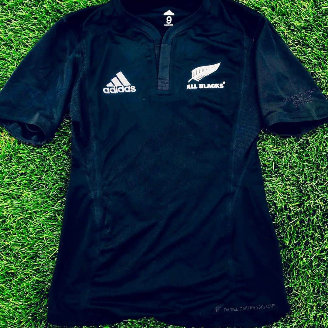 ダニエル・カーターさんのインスタグラム写真 - (ダニエル・カーターInstagram)「I‘m excited to announce that the online auction of my match worn @allblacks 70th Test Match Jersey is now LIVE.  The final proceeds will be donated to my grassroots team, Southbridge Rugby Club, to try and help alleviate some of the financial pressure that is being felt due to COVID-19. I started playing at Southbridge when I was 5 years old and it fills me with pride to be able to support them now.  So many community sports clubs around the world are facing difficulties due to the pandemic. Let’s help drive awareness back to where it all began, our grassroots teams. Let’s support our communities  Bidding will commence today and will be LIVE for 8 days. Link in Bio  #givingbacktograssroots」6月17日 16時36分 - dancarter_