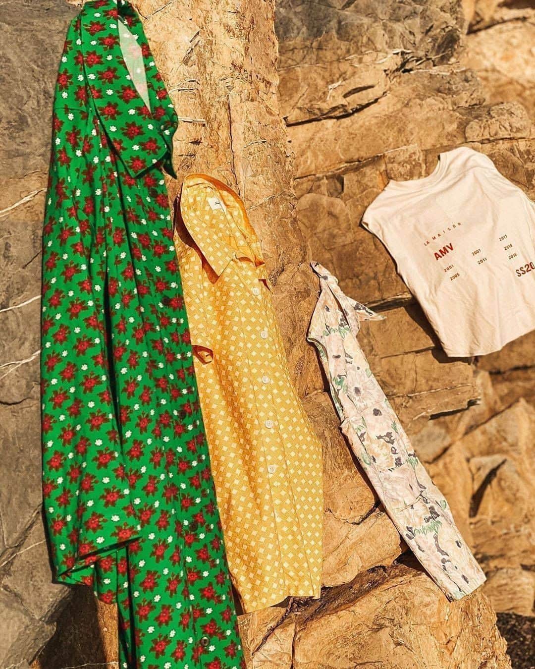 アメリカンビンテージのインスタグラム：「The only dilemma is whether to linger at a terrace or linger on the beach, between the rocks. 📸 @lta_sanary  #americanvintage #SS20 #womenswear」