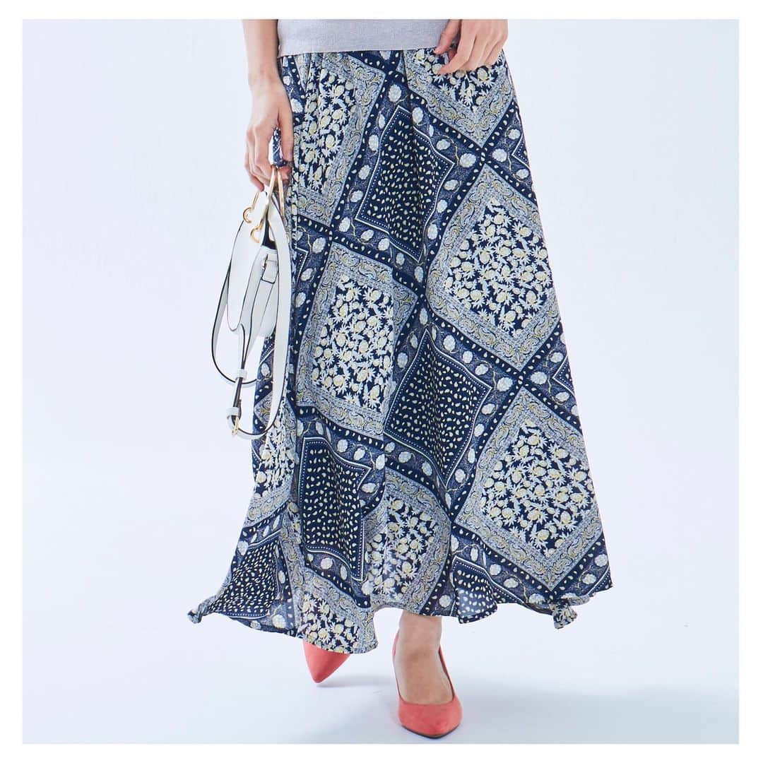 furryrate officialのインスタグラム：「【2020 summer collection】 . 定番のフレアスカートから、涼しげなパネルプリントが登場🌿 . ▶︎skirt パネルプリントギャザーフレアスカート No.53534511 オフホワイト/ネイビー ￥7,590- . . @uta_nao  #furryrate #ファーリーレート #furry #ファーリー #パネルプリント #フレアスカート #ロングスカート #涼しげ #夏コーデ」
