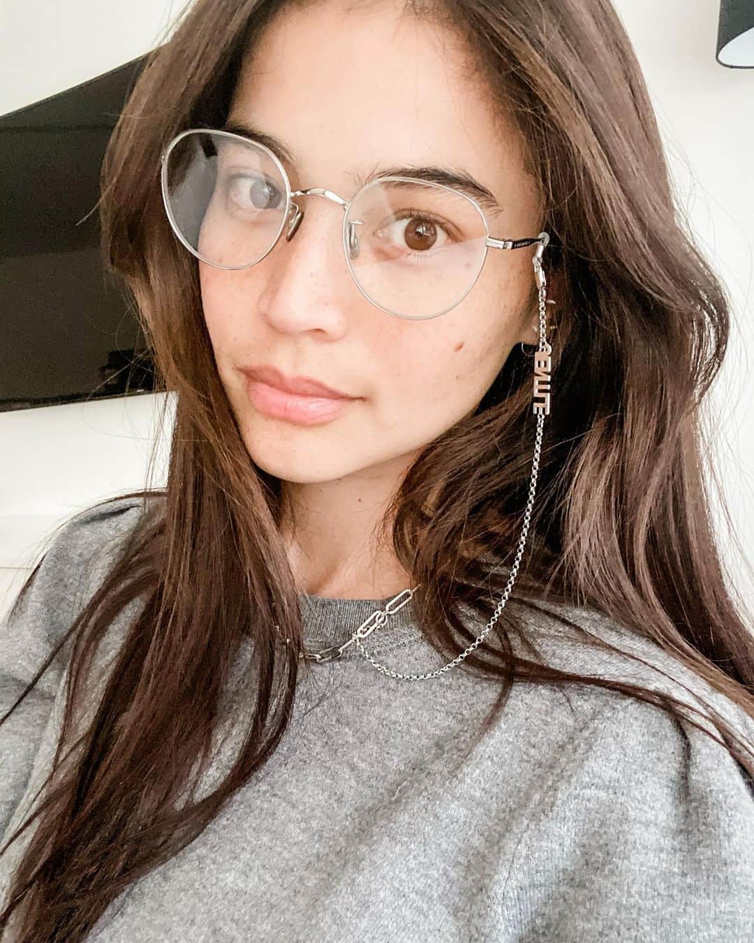アン・カーティスのインスタグラム：「🤓 Merci @euroluxeperience xx  #jentlemonster」