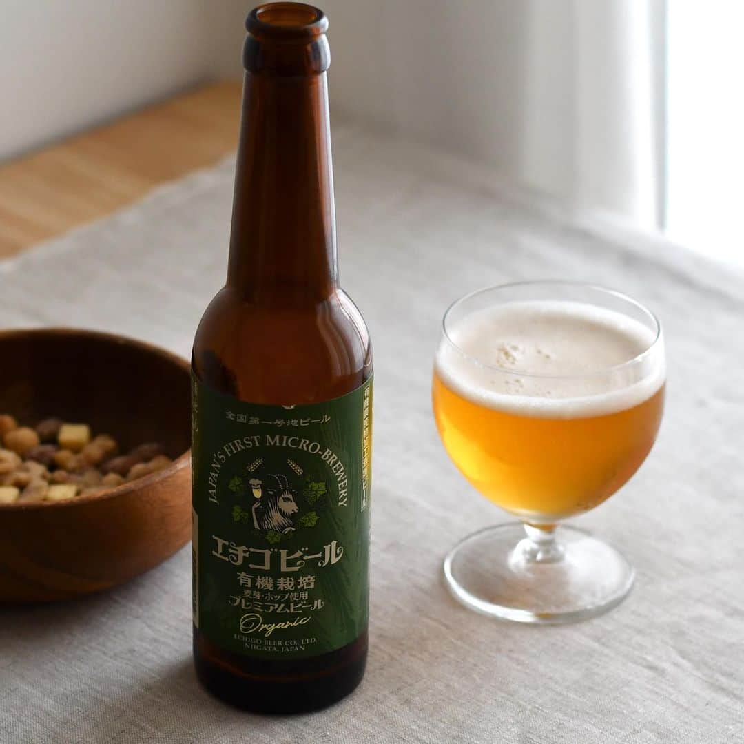 BIO-RAL靭店さんのインスタグラム写真 - (BIO-RAL靭店Instagram)「・ 「父の日特集その①  エチゴビール 有機栽培プレミアムビール　330ml」  6/21(日)の父の日に向けてビオラルのおすすめ商品をシリーズで紹介していきます！ 第一弾は有機栽培の大麦100%のビール。 日本の「地ビール第一号」として誕生したエチゴビールの、原料にこだわった有機栽培プレミアムビールです。 スッキリしたのど越しと、香り高いホップの苦みが効いた爽やかな味わいが父の日のプレゼントにぴったりの一品です！  #ビオラル #bioral #bio-ral #ビオラル靭店 #スーパーライフ #ライフコーポレーション #阿波座 #靭公園 #ライフ #ナチュラルスーパーマーケット #ナチュラルマーケット #オーガニック #organic #bio	 #ビオラル父の日 #父の日 #父の日ギフト #父の日特集 #父の日ビール #ビール #beer #oganicbeer #有機ビール #有機栽培ビール #プレミアムビール #エチゴビール #越後ビール #地ビール」6月17日 16時39分 - bioral_west