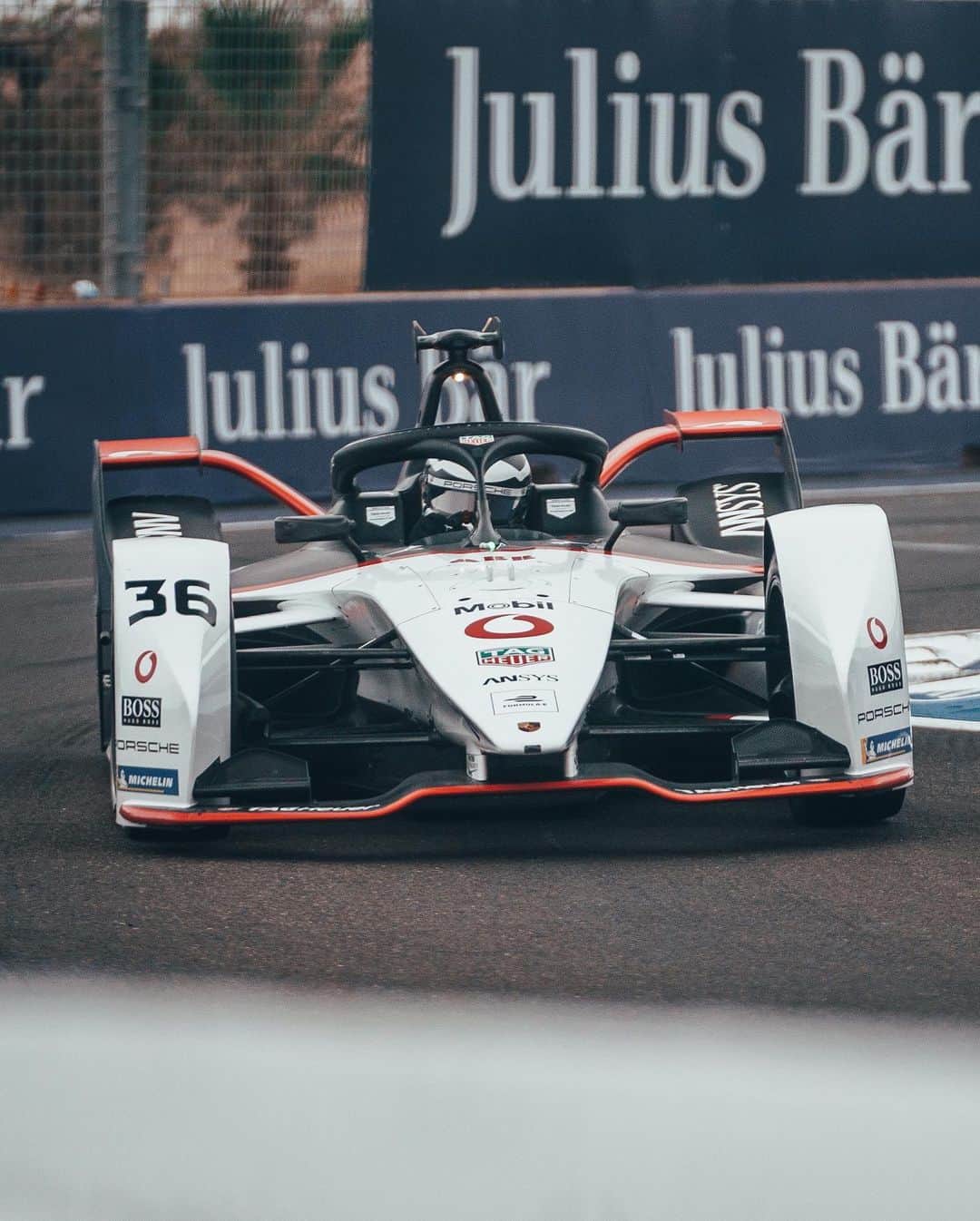 アンドレ・ロッテラーのインスタグラム：「Yessssss. We are back on track. It feels like xmas, easter and birthday all together.🤩🥳 counting already the days to see the whole FE family and to finally #gogreen in Berlin beginning of August.  #backontrack #racing #happy #tagheuerporsche」