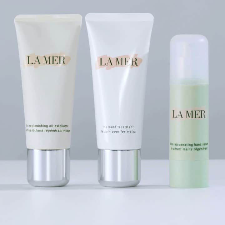 ドゥラメールのインスタグラム：「Give your skin a moment. Alleviate over-washed, dry and irritated hands with the utmost care.」