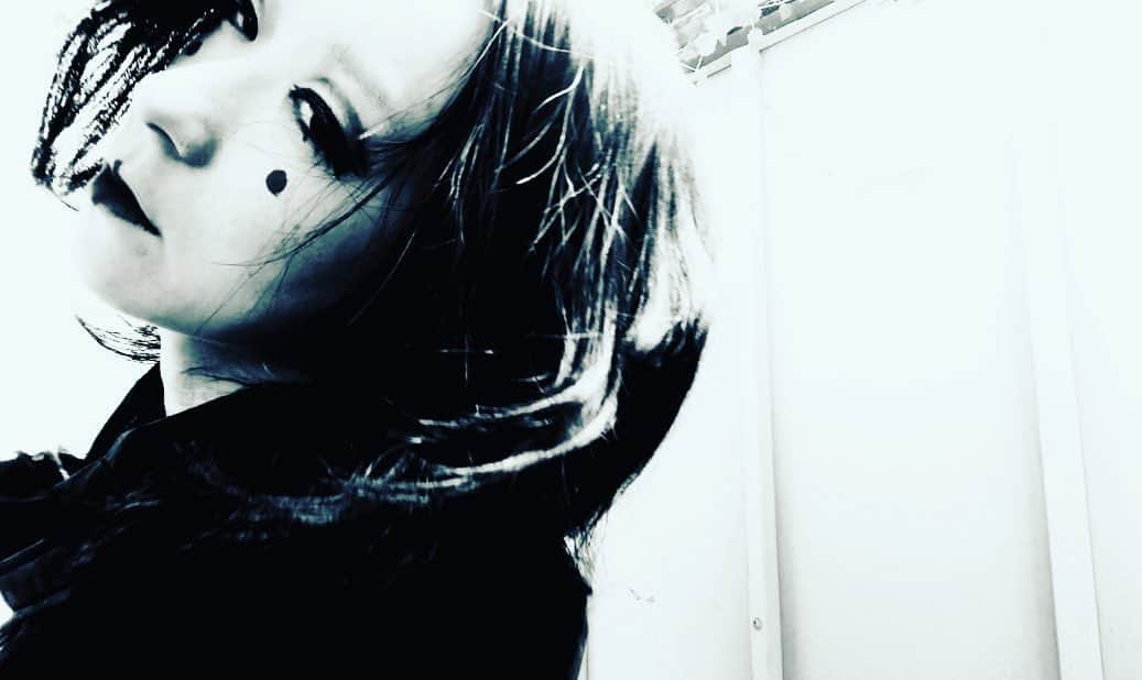 森永理科のインスタグラム：「DARK」