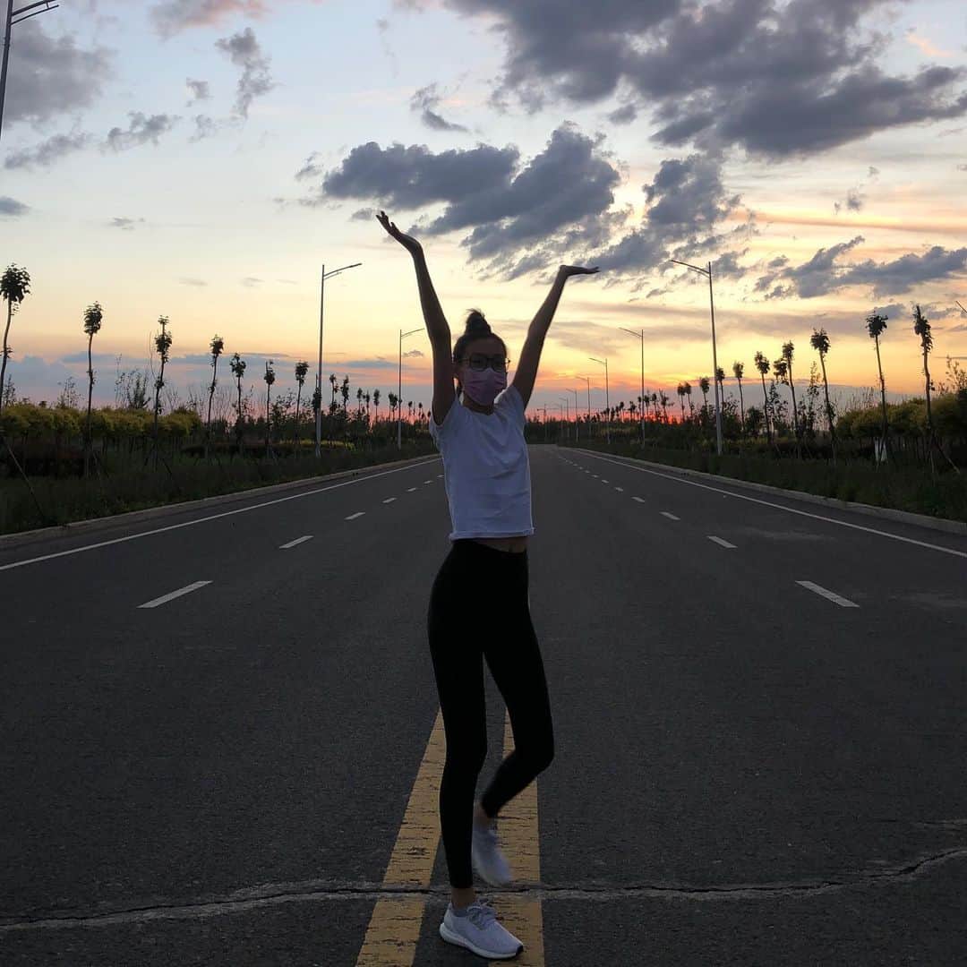 のインスタグラム：「Time flies ...🌏」
