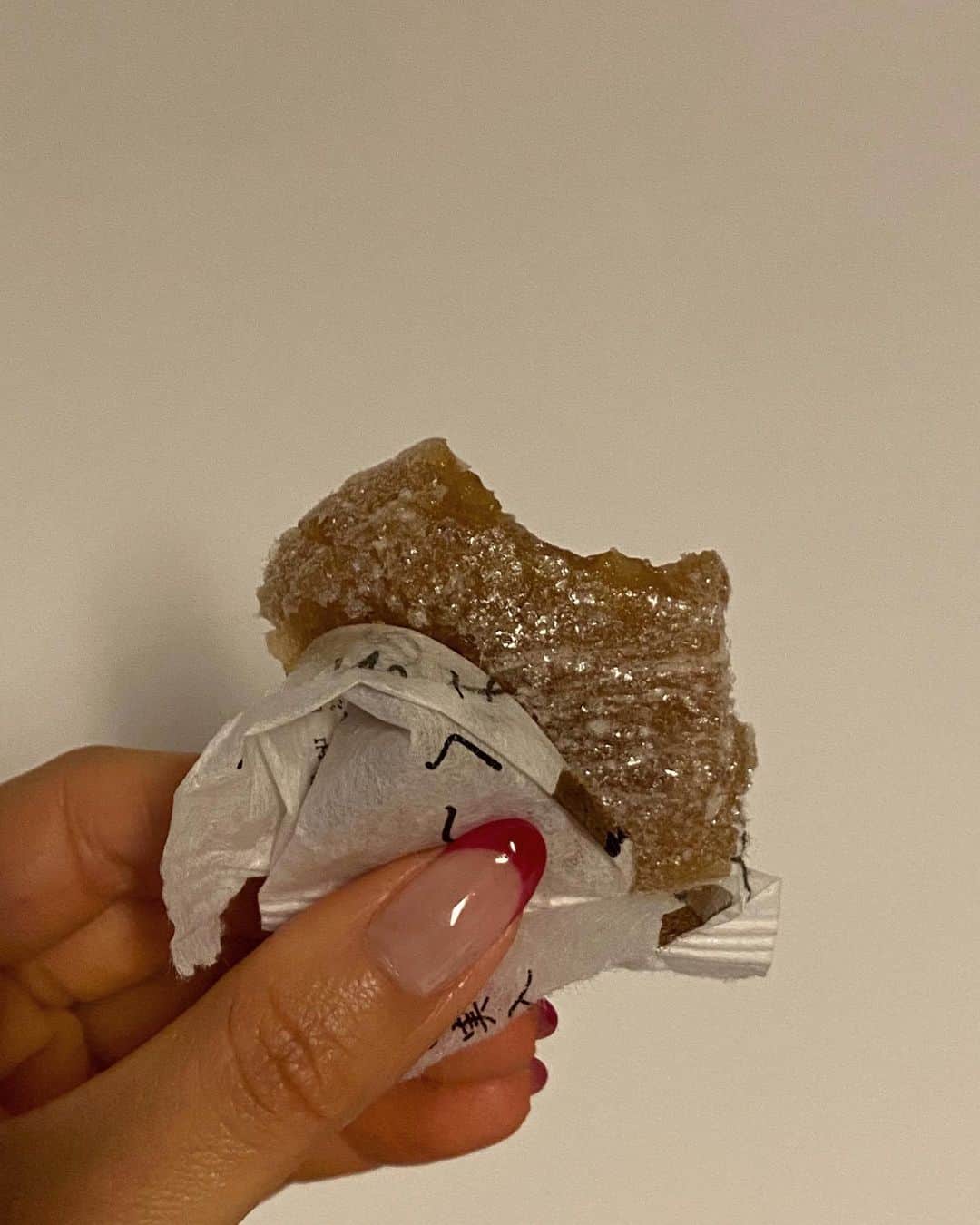 NATALIE LIAOさんのインスタグラム写真 - (NATALIE LIAOInstagram)「I miss these Japanese mochi treats (and these nails)」6月18日 2時44分 - fongminliao