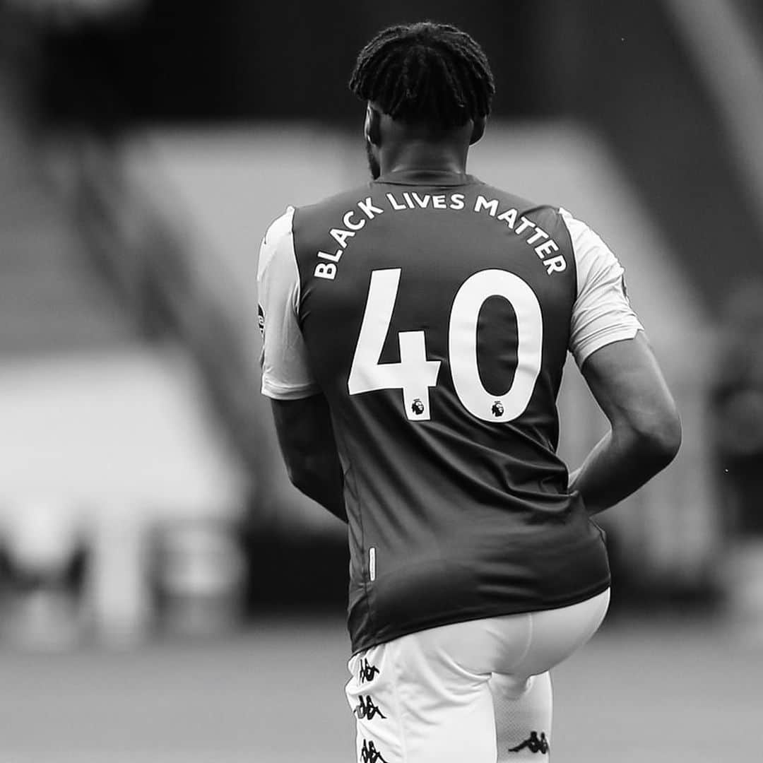 ルー・ティーズデールのインスタグラム：「Dear Footy Lads...」