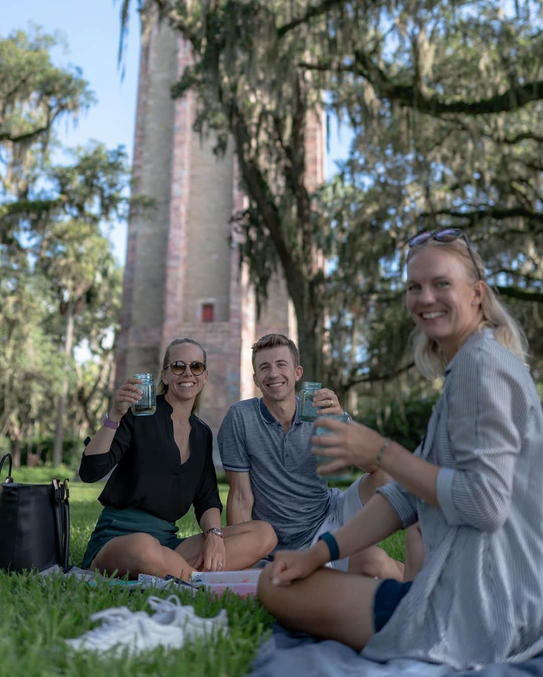 Pernilla Lindbergさんのインスタグラム写真 - (Pernilla LindbergInstagram)「The last few months I have made a habit of doing something different each Monday as the golf course is closed and we have the time to explore. This weeks trip was to Bok Tower Gardens down in Lake Wales, Florida. We had been told we needed to visit many times before so it was nice to finally make the drive down with my good friend @madelenesagstrom and Daniel.  The gardens were beautiful and we ended up having a picnic under the trees looking up at Bok tower built back in 1929. Hope we can come back again in the spring with everything in full bloom and some cooler temperatures! If you are in Florida...why not go visit! #boktowergardens」6月18日 2時56分 - pernillagolf