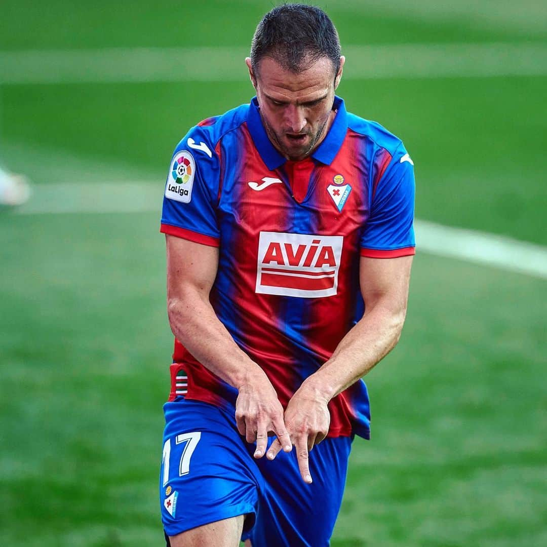 LFPさんのインスタグラム写真 - (LFPInstagram)「@kike_garcia17 doing his thing! ⚽️ • ¡Kike García trabaja! ⚽️ • #Kike #Eibar #Goal #LaLiga #LaLigaSantander」6月18日 3時02分 - laliga