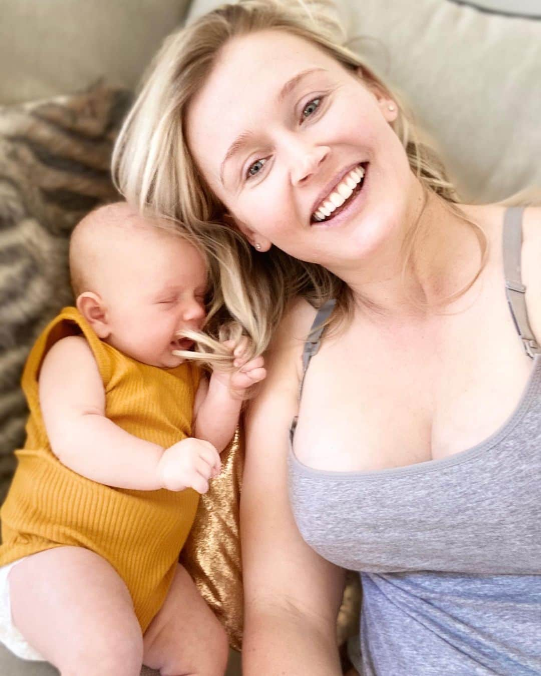 ブレア・オニールさんのインスタグラム写真 - (ブレア・オニールInstagram)「🧡🧡🧡 this doll baby is too delicious 🤍 Real life moments right here... #goodmorning ☀️ • • #10weeksold #boymom #stayhome #babyboy」6月18日 3時07分 - blaironealgolf