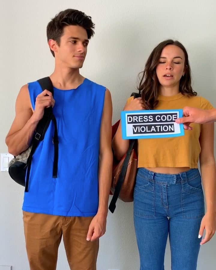Brent Riveraのインスタグラム：「School dress code be like..😂 @piersonwodzynski」