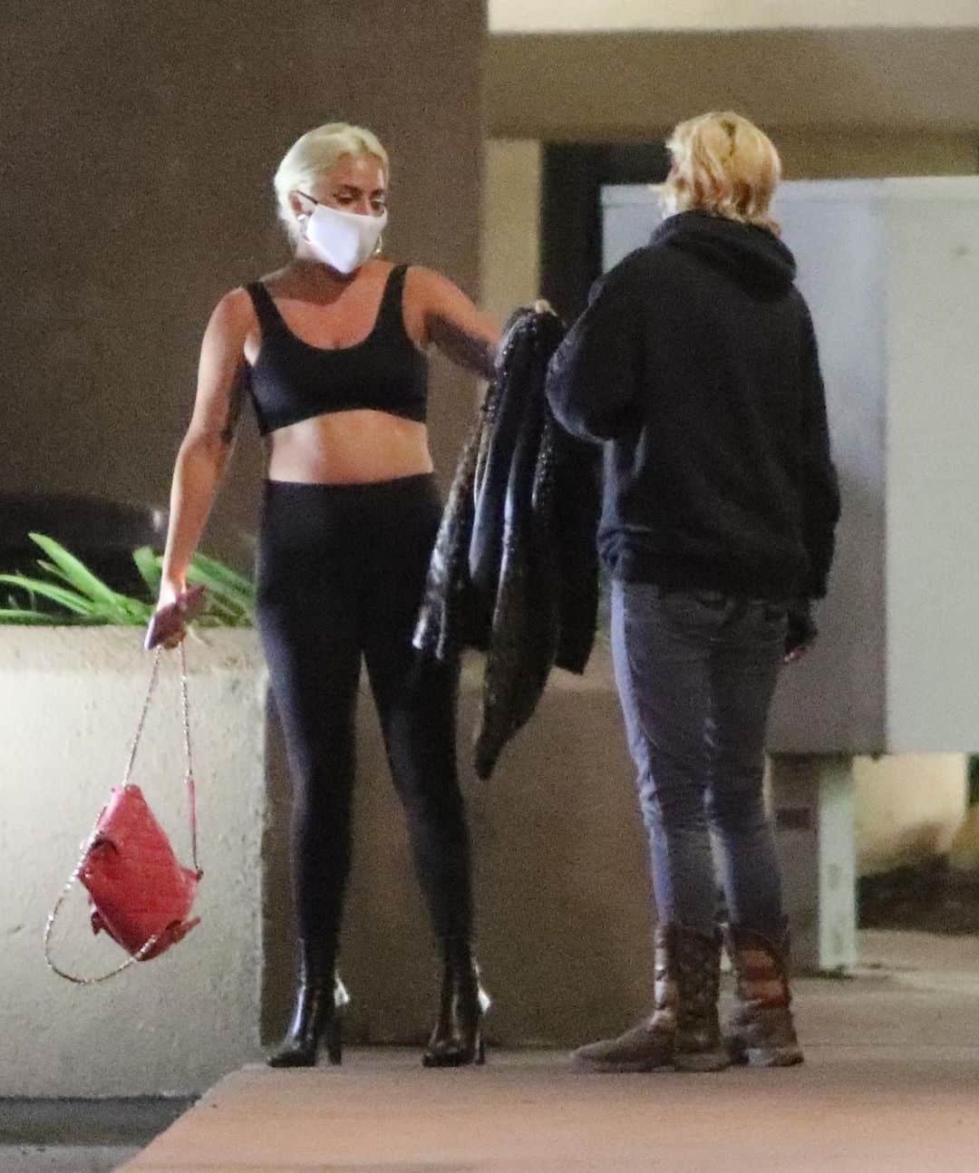 Just Jaredさんのインスタグラム写真 - (Just JaredInstagram)「@ladygaga gives a fan her leather jacket while on a date with boyfriend #MichaelPolansky. #LadyGaga Photos: Backgrid」6月18日 3時30分 - justjared