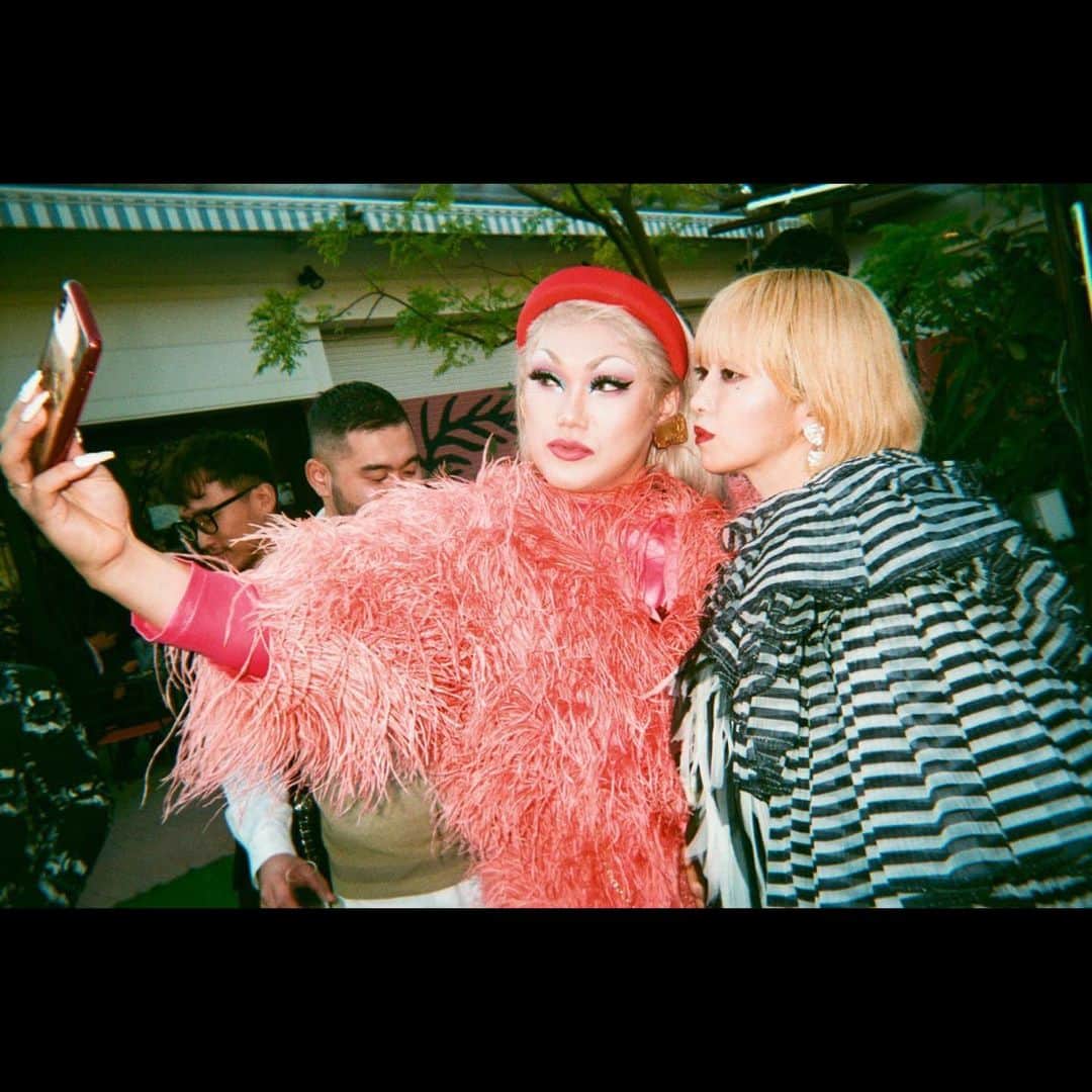 PELIのインスタグラム：「PARCO MUSEUM TOKYO にて開催中の 『東京 TOKYO / MIKA NINAGAWA』に @pina_nina_ 🍍✨とどこかに展示居ます👀是非〜💜 会期：2020/6/12〜6/29 会場：PARCO MUSEUM TOKYO（渋谷パルコ4F） 入場料：一般500円、学生400円、小学生以下無料 art.parco.jp  #東京tokyo #TOKYO蜷川実花 #mikaninagawa」