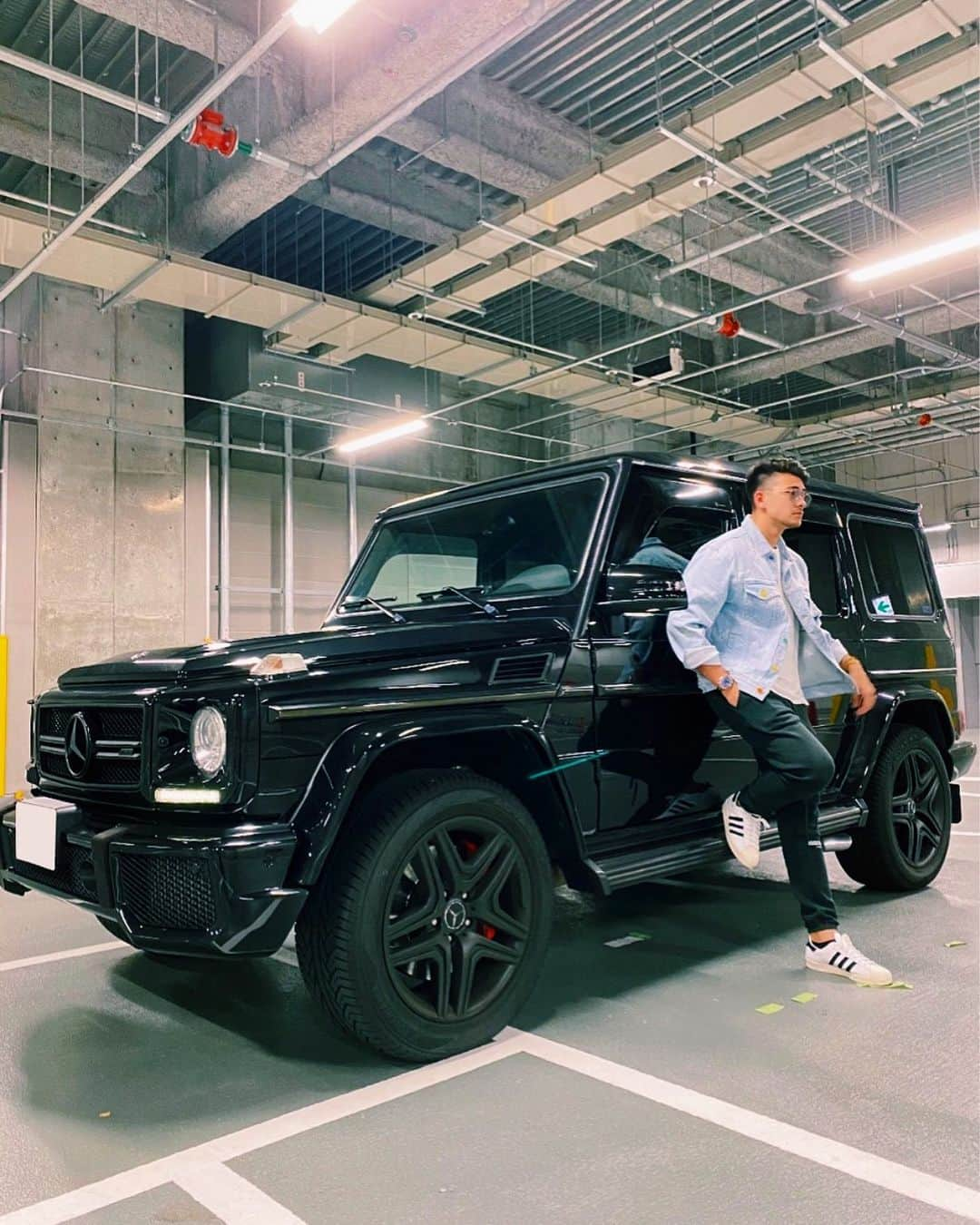 石倉ノアのインスタグラム：「GUESS × J Balvin .. . 今の時期には少し暑いけどかわいい。 . .. #japan #tokyo #guess #jbalvin #amg #g63 #w463 #instagram」