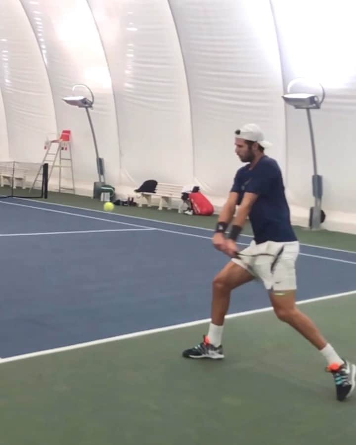 カレン・ハチャノフのインスタグラム：「Getting ready to come back on tour😤🎾」