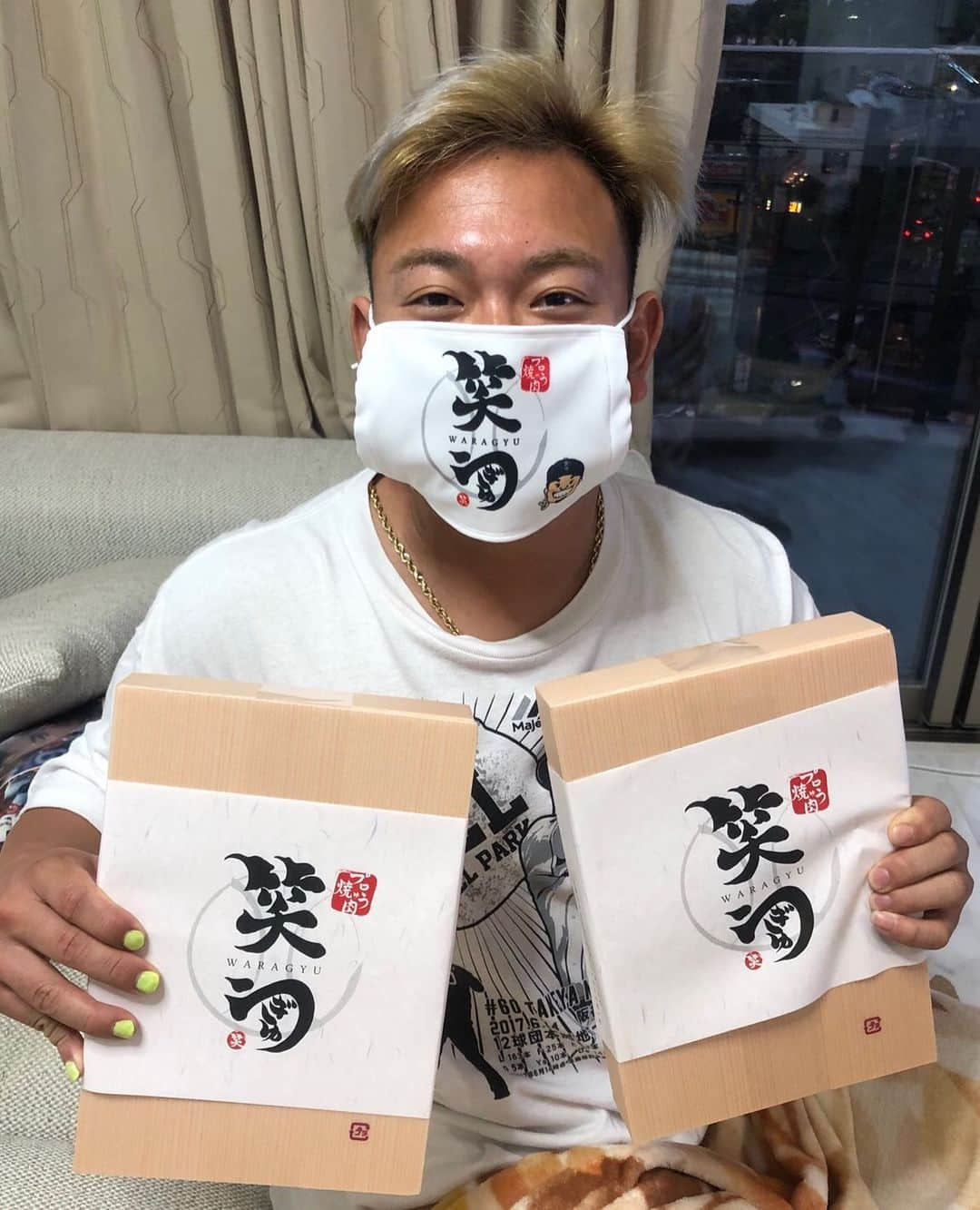 森友哉さんのインスタグラム写真 - (森友哉Instagram)「２日後開幕！！ いつも大阪でお世話なってるいる #笑ぎゅう　さんからお肉いただきました！！ありがとうございます！  ここはほんまにうまいから 大阪行った時は行ってくださいね！！ 19日開幕の備えてスタミナつけまーす！  #笑ぎゅう #全国発送 #通販アプリBASE #大西宏明  #感謝です」6月17日 19時13分 - tomoyaaa0808