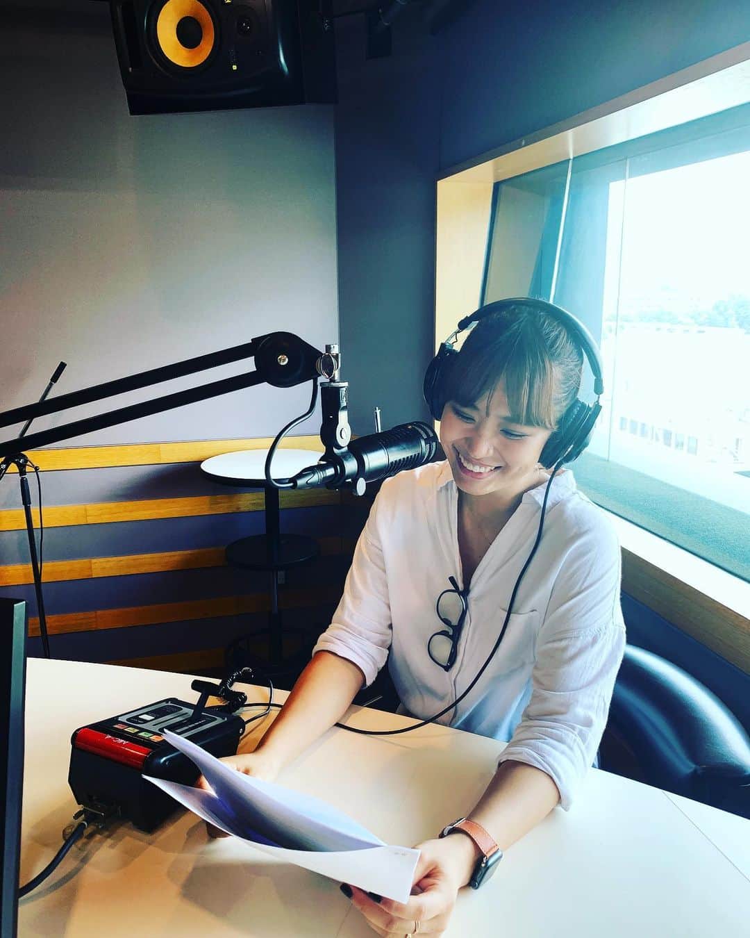 二宮愛のインスタグラム：「毎週水曜日25:30〜26:00は… #interfm897 ラジオ 二宮愛のDIY MUSIC 🧡💙🧡💙🧡💙🧡💙 今夜の放送は、やっとインターさんのスタジオで収録したものです🎧✨ ジェダイと共に、同時に音を奏でたのが久しぶりすぎて感動した🥺🙏 #diymusic897  聴いてね🧡 ________________ #aininomiya #radio #radiko #radiojockey #personality #ラジオ　#インターfm #DIY #MUSIC #LIVESHOW #COVER #coversong」