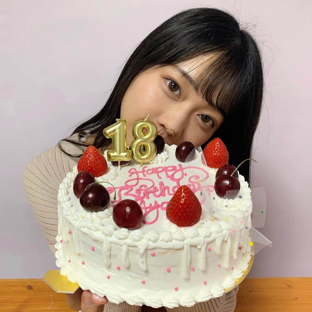 川畑綾理のインスタグラム：「18歳になりました‼︎いつもありがとうございます〜〜〜これからもよろしくおねがいします(⌒▽⌒) . . . #誕生日 #誕生日ケーキ #バースデーケーキ #センイルケーキ #02line #いいね返し #フォロー返し #l4l #f4f #jkブランド #写真好きな人と繋がりたい #韓国好きな人と繋がりたい #セルカ #撮影モデル #カフェ巡り #気になった人フォロー #美男美女と繋がりたい #黒髪 #インスタ加工 #좋아요반사 #팔로우반사 #오오티디 #birthday #birthdaycake #ootd #fashion #instafood #happybirthday #シブサン #プラチナムプロダクション」