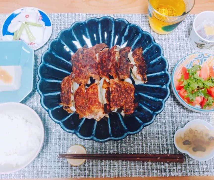 諏訪彩花のインスタグラム：「これもまた最近作ったごはん😊シリーズ！笑✨餃子、胡椒とお酢で💕大葉トマト、胡麻豆腐の柚子味噌、納豆！海老レタスチャーハン！あんかけうどん！」