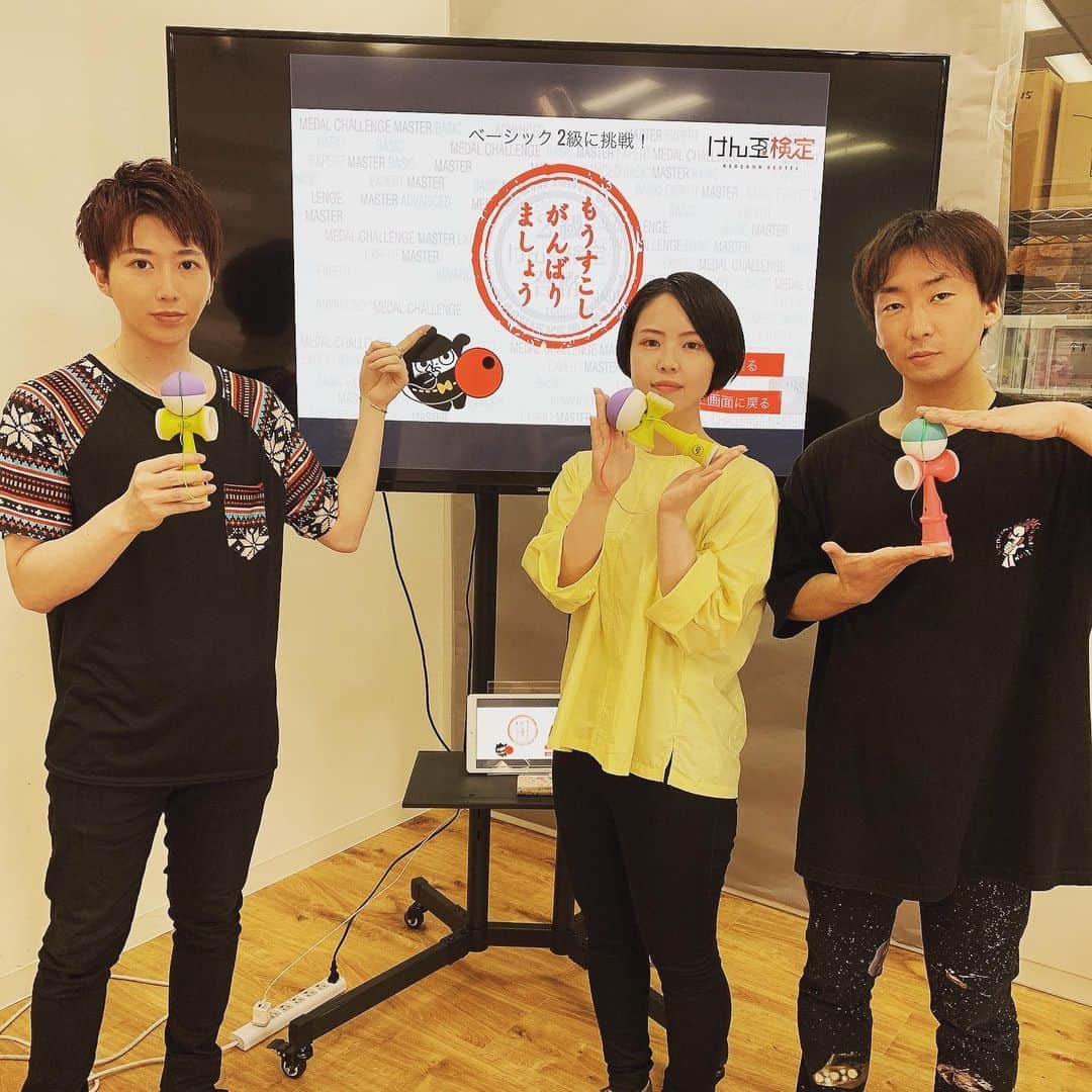 高橋ふみやのインスタグラム：「‪本日の配信もありがとうございました！‬ ‪とても楽しかったです(笑)‬ ‪大谷代表、しろもちさんの御二方に‬ ‪一緒に盛り上げて頂きました！‬ ‪ありがとうございます☆‬ ‪皆さんアーカイブもお楽しみに(笑)‬ ‪汗かいたよ(笑)‬ ‪ #aupayマーケット‬ #dendama」
