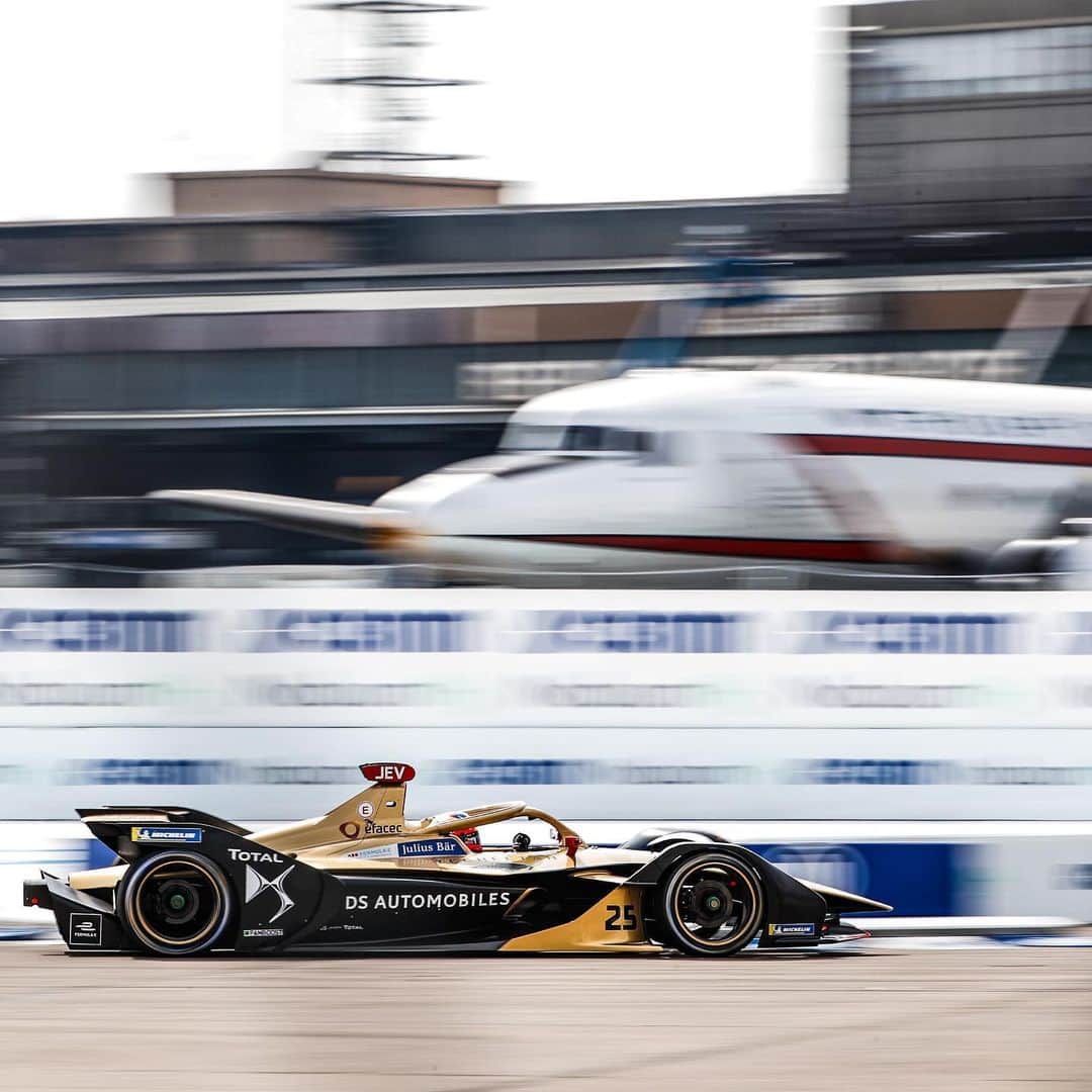 ジャン＝エリック・ベルニュのインスタグラム：「Will be racing again in August in Berlin! 6 races in 10 days, can’t wait !  #BerlinEPrix #ABBFormulaE #DSTecheetah #DSPerformance #DSAutomobiles #DSETenseFE20 #DontCrackUnderPressure #RaceAhead #JEV25」