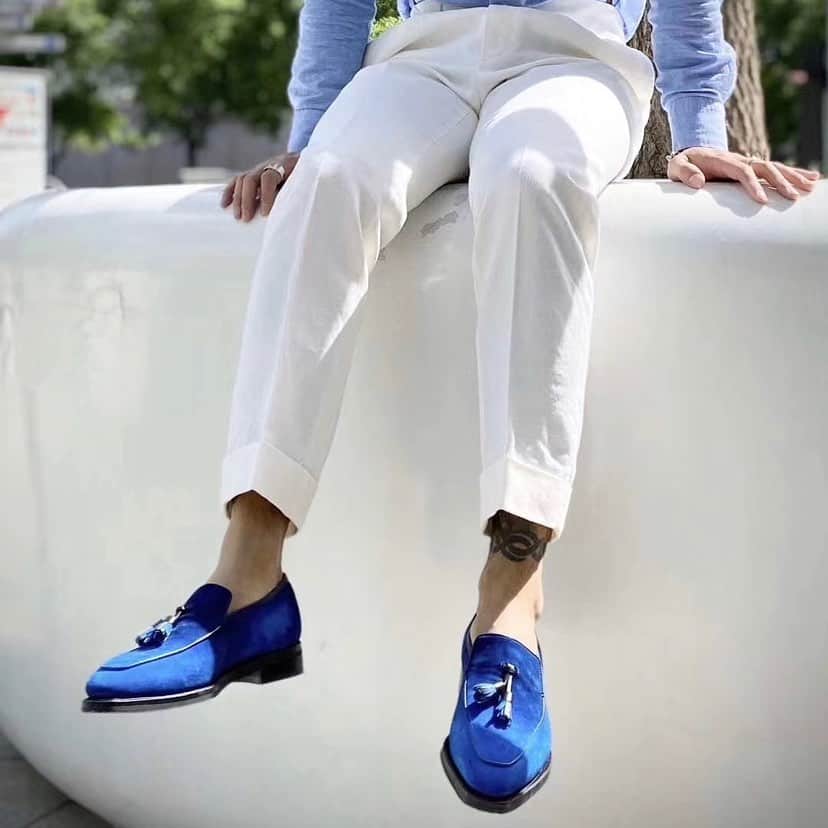 コルテさんのインスタグラム写真 - (コルテInstagram)「Mix and Match ! Summer is around the corner ... Dover Tassels Loafer in Electric blue suede leather . . #Corthay #Paris #lacouleurcestcorthay」6月17日 19時41分 - maison_corthay