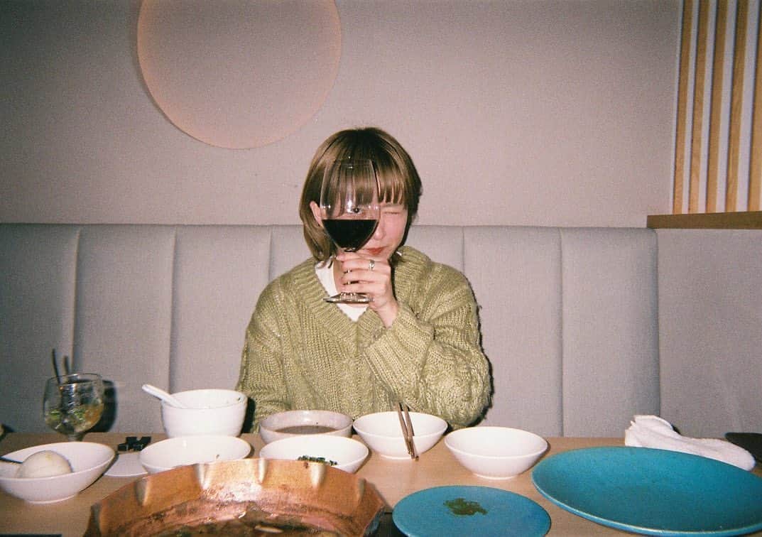 サーヤのインスタグラム：「"お金と幸せ" というテーマでMaybe!6月号にインタビュー載っています ・ 早くみんなとのご飯にお金使いたい  #Maybe #magazine #ラランド #お金 #幸せ #food #fashion #instagood #instagramjapan」