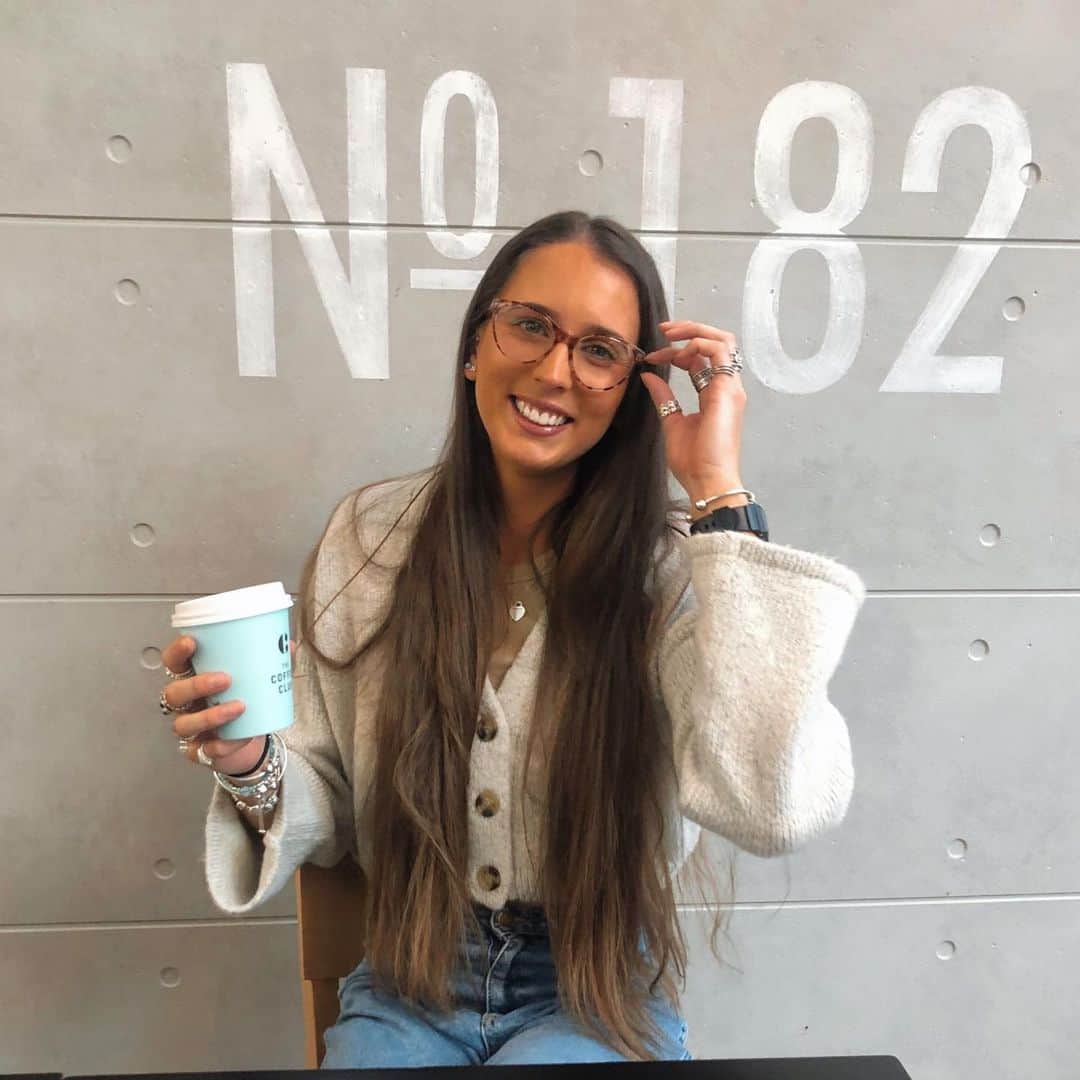 Maddie COATESのインスタグラム：「Focus on the possibility for success, not on the potential for failure. Wearing @oscarwylee frame in Maddison, what a coincidence. #oscarwylee」