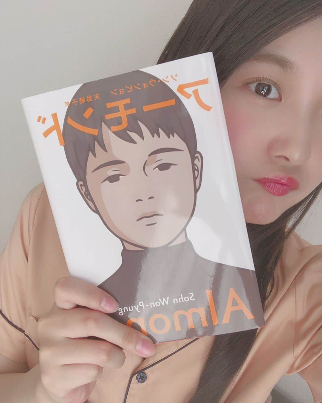 悠花さんのインスタグラム写真 - (悠花Instagram)「ずっと気になっていた本をGETして、 一気読みしてしまいました…😌🌷 ・ 本当に素敵なお話だったので、気になる方はぜひ☺︎ ・ 読みやすい文章なので、普段あまり読書しない方にもオススメです😋📕」6月17日 20時06分 - haruka_217_