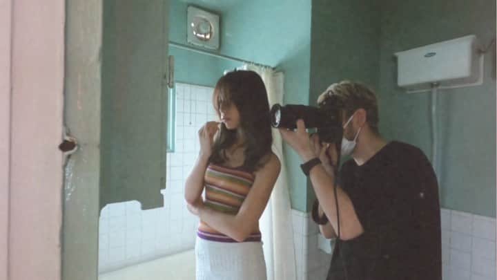 honoka のインスタグラム：「1st 写真集が宝島社チャンネルで﻿ 予約スタートしてます👏﻿ みんなからたくさんメッセージ貰って﻿ めちゃめちゃ嬉しいです🥰❤️﻿ プロフィールのURLから予約サイト飛べるので﻿ 是非チェックしてね🙋🏻‍♀️﻿ ﻿ #宝島社#写真集発売」