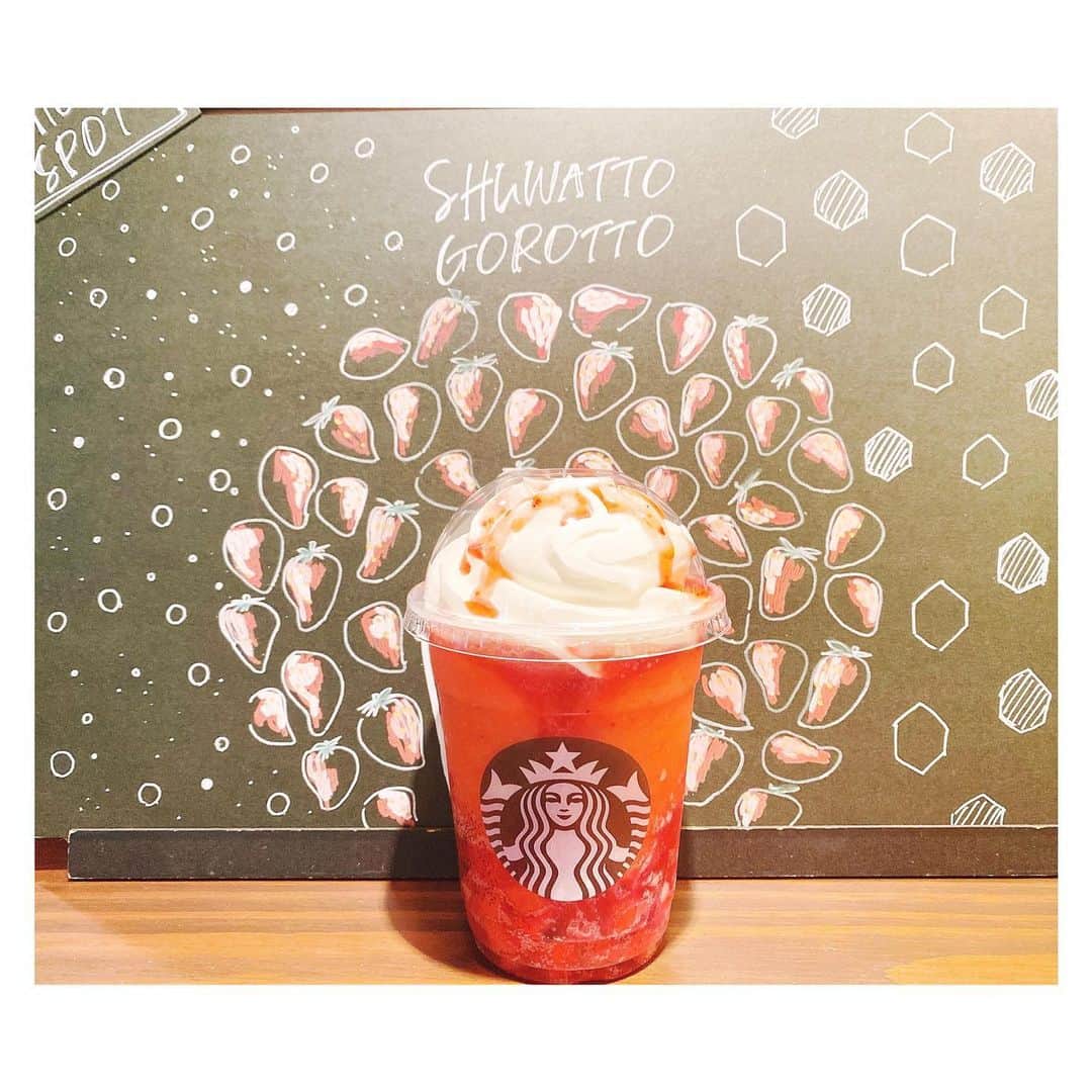岩田陽菜さんのインスタグラム写真 - (岩田陽菜Instagram)「ごろっともシュワっとも飲んだけどいちごは美味しいものしかないなぁぁ🍓☺️🍓﻿ ﻿ 噂のいちごみるくも飲みたい。。🥺🍓🍼﻿ ﻿ #Starbucks#スタバ新作#いちご#strawberry」6月17日 20時02分 - hina_naso_stu48
