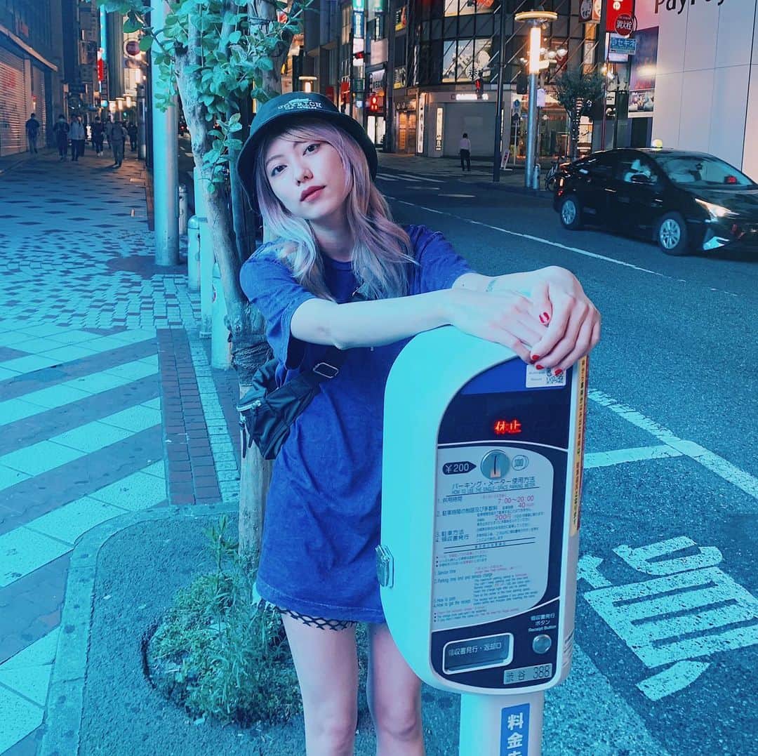 SHIZUKAのインスタグラム：「. In the blue💙」