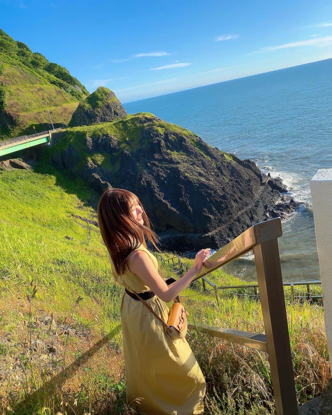 加藤美南さんのインスタグラム写真 - (加藤美南Instagram)「海と山が近くて綺麗で眩しかった one-piece👗UNIQLO bag👜H&M #uniqlo #ユニクロ #hm」6月17日 20時08分 - minamikato_0115