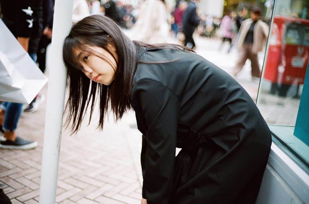 大原優乃さんのインスタグラム写真 - (大原優乃Instagram)「連載「ここにいる。」 ㅤㅤㅤ ㅤㅤ 今月分の撮影は自粛した為、 総集編という形になっております☺︎ ㅤㅤㅤㅤㅤㅤㅤㅤㅤㅤㅤㅤㅤ 今までやってきたテーマ 全てがピックアップされていて すごく好きな誌面でした。 ㅤㅤㅤㅤㅤㅤㅤㅤㅤㅤㅤㅤㅤ 編集部の片桐さん ありがとうございます。 ㅤㅤㅤ ㅤㅤㅤㅤㅤㅤㅤㅤㅤ #EX大衆 #film @yuno.is.here」6月17日 20時09分 - yuno_ohara