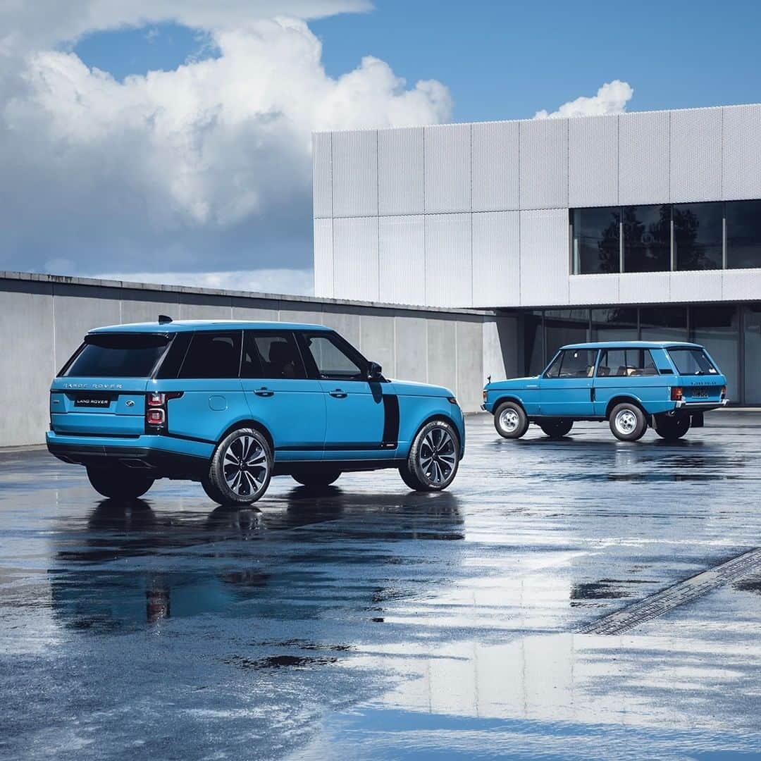 Land Roverさんのインスタグラム写真 - (Land RoverInstagram)「In celebration of 50 years of pioneering all-terrain innovation, we’re introducing #RangeRover50 – a limited-run of 1,970 vehicles to mark the birth year of the iconic model, building on the luxuriously appointed #RangeRover #Autobiography with carefully curated design flourishes throughout. Tap the link in our bio to learn more. #RangeRover50 #50YearsOfRangeRover #SpecialVehicleOperations #SV #Luxury #Design #LimitedEdition @landroversv」6月17日 20時20分 - landrover