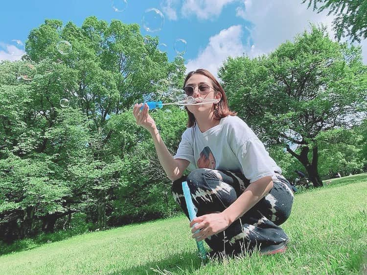 出浦寛子（HIROKO）のインスタグラム：「太陽！緑！﻿ 癒される〜🥰😭 ﻿ ﻿ ﻿ #chill #detsuko﻿ #deurahiroko﻿ #でつこ﻿ #出浦寛子」