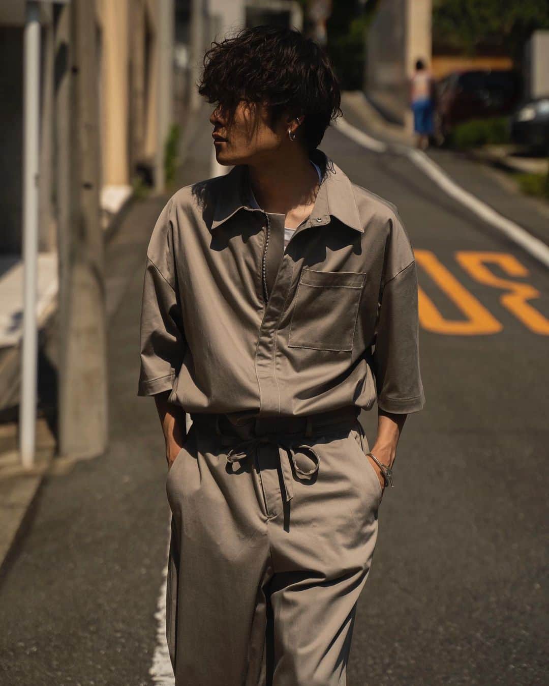 Ryoさんのインスタグラム写真 - (RyoInstagram)「ㅤㅤㅤㅤㅤㅤㅤㅤㅤㅤㅤㅤㅤ 本日のコーディネート！ シャツの脱ぎ着ができるから昼夜の気温差にも便利！ 一枚でラクをしたい方は、 気に入っていただけると思います🙋‍♂️ ㅤㅤㅤㅤㅤㅤㅤㅤㅤㅤㅤㅤㅤ jumpsuits:#ryotakashima tee#aton shoes:#ion」6月17日 20時50分 - ryo__takashima