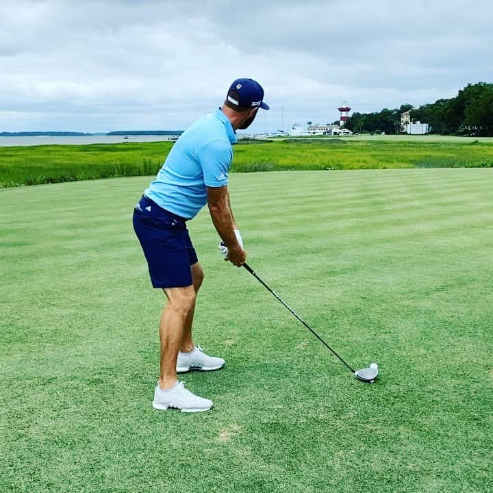 ダスティン・ジョンソンのインスタグラム：「Always great to be back at Harbour Town! @rbcheritage The only thing missing is the fans.」