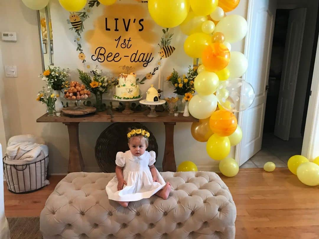 ライアン・ロクテさんのインスタグラム写真 - (ライアン・ロクテInstagram)「Happy birthday to my princess LIV turning a big old 1. The cutest thing ever!!! Daddy loves you forever😍😍😍😍♥️♥️♥️ #LIV #daddysgirl #birthdaygirl #1」6月17日 21時08分 - ryanlochte