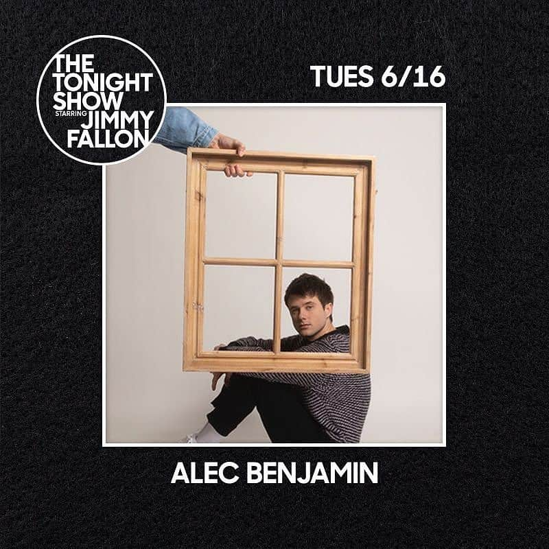 ワーナーミュージック・ジャパン洋楽さんのインスタグラム写真 - (ワーナーミュージック・ジャパン洋楽Instagram)「【Alec Benjamin】 アレック・ベンジャミンがジミー・ファロン司会のトーク番組『ザ・トゥナイト・ショー』に登場‼️ ✨ 彼の新曲「Oh My God」のAt-Home Editionを披露🎶 ✨ セットにはアレックのデビュー・アルバムのタイトルでもある、『These Two Windows』（二つの窓）が😆 ✨ ぜひチェックしてみてください☺️❣️ #alecbenjamin #ohmygod #thesetwowindows #jimmyfallon #thetonightshow #アレックベンジャミン #ザトゥナイトショー #ジミーファロン #おうちで音楽 #洋楽」6月17日 21時09分 - warnermusicjp_intl