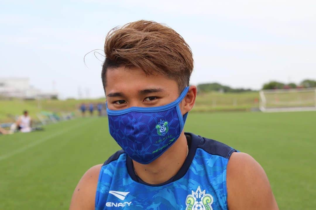 石原広教のインスタグラム：「. pena mask 🤩 かっこいーなー🕺🏼 .  #penalty  #湘南 #shonan #湘南ベルマーレ #石原広教」