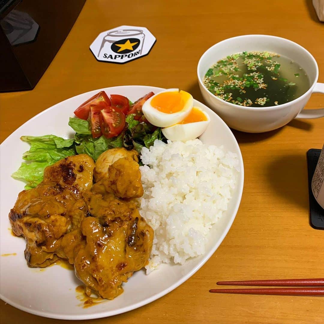 takegaeruのインスタグラム：「@kohkentetsu さんのレシピ フライパンで作るタンドリーチキン🐓 美味しゅうございました👳🏽‍♂️ #タンドリーチキン #コウテンケツ  #チキンは裏切らない」