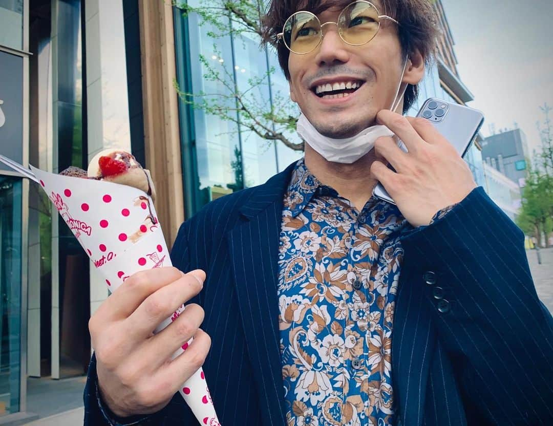 小林直己さんのインスタグラム写真 - (小林直己Instagram)「ぽかぽか🌞 #クレープ 日和😎🍦 . . #EXILE#三代目JSOULBROTHERS#三代目#3JSB#小林直己#直己#NaokiKobayashi#原宿#Harajuku#甘党 #仕事終わりにクレープ買って帰る系男子#なんかテンション上がる#そしてチョコで手がベトベトになる#😇」6月17日 21時22分 - naokikobayashi_works